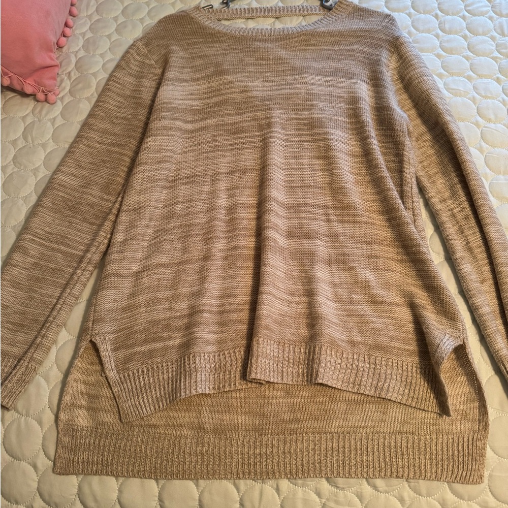 Large sweater with adorable back